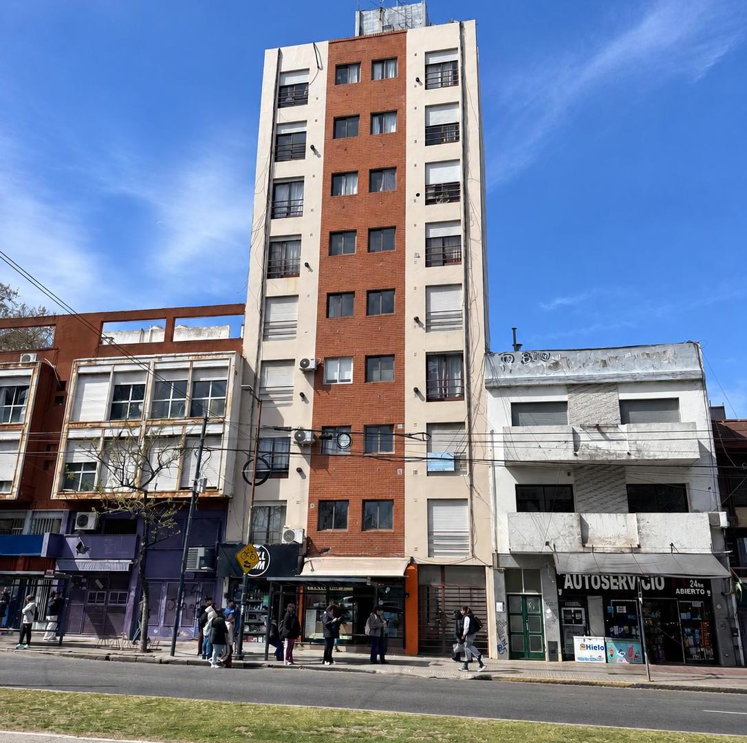 Foto de Departamento de 1 dormitorio en Venta - 60 e/ 1 y 2, imagen 1