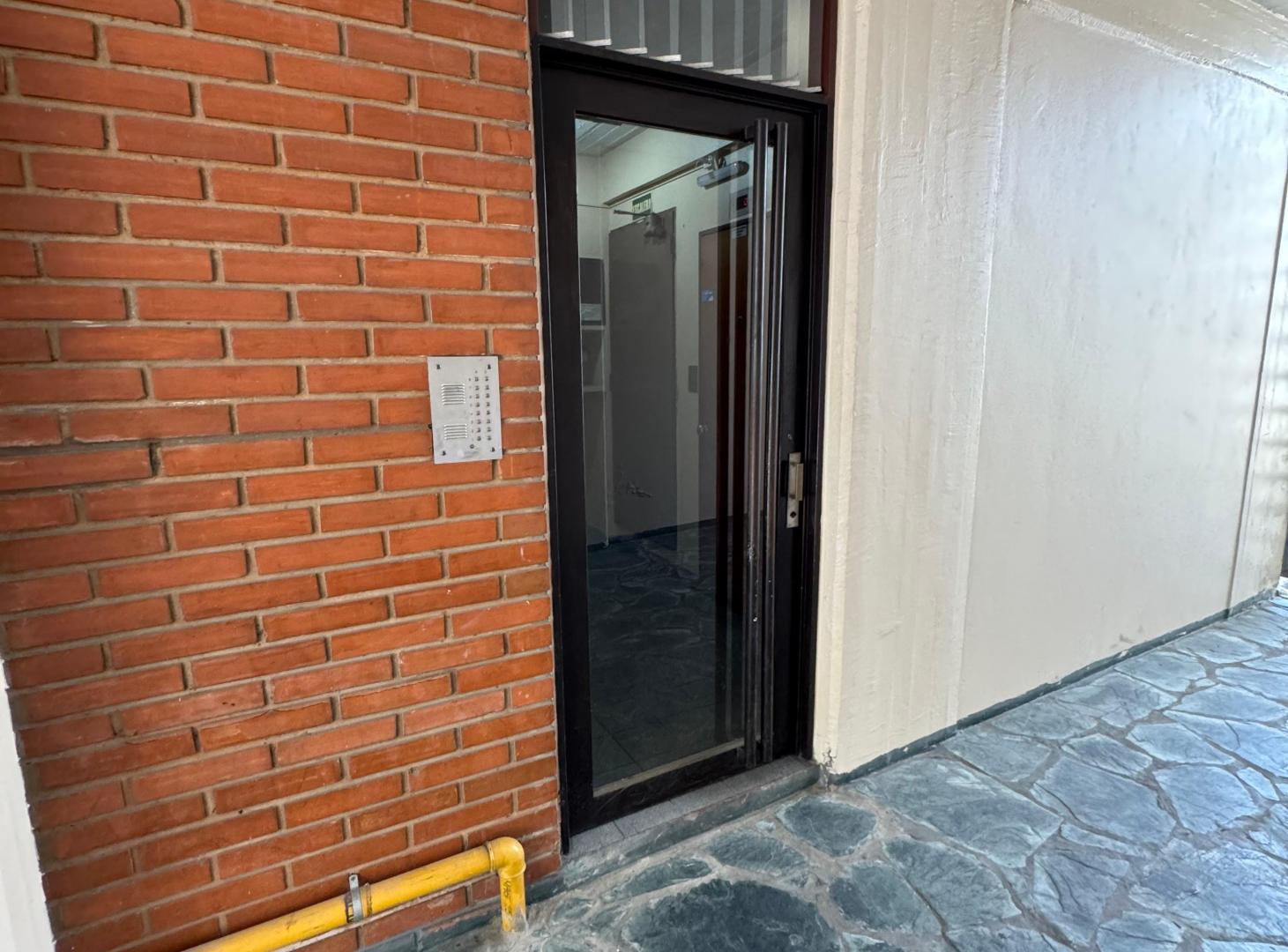 Foto de Departamento de 1 dormitorio en Venta - 60 e/ 1 y 2, imagen 2