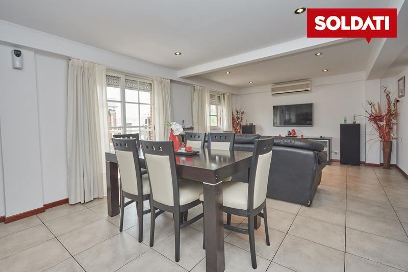 Venta departamento duplex de 3 ambientes en San Isidro.