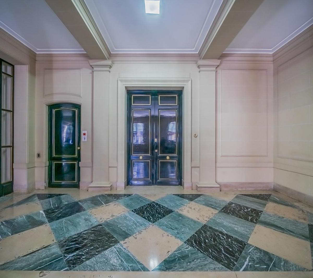 Departamento de Estilo Francés en Venta en Recoleta con Amplio Jardín 5