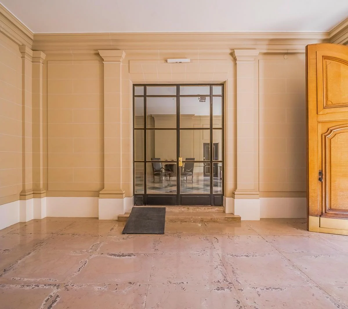 Departamento de Estilo Francés en Venta en Recoleta con Amplio Jardín 3