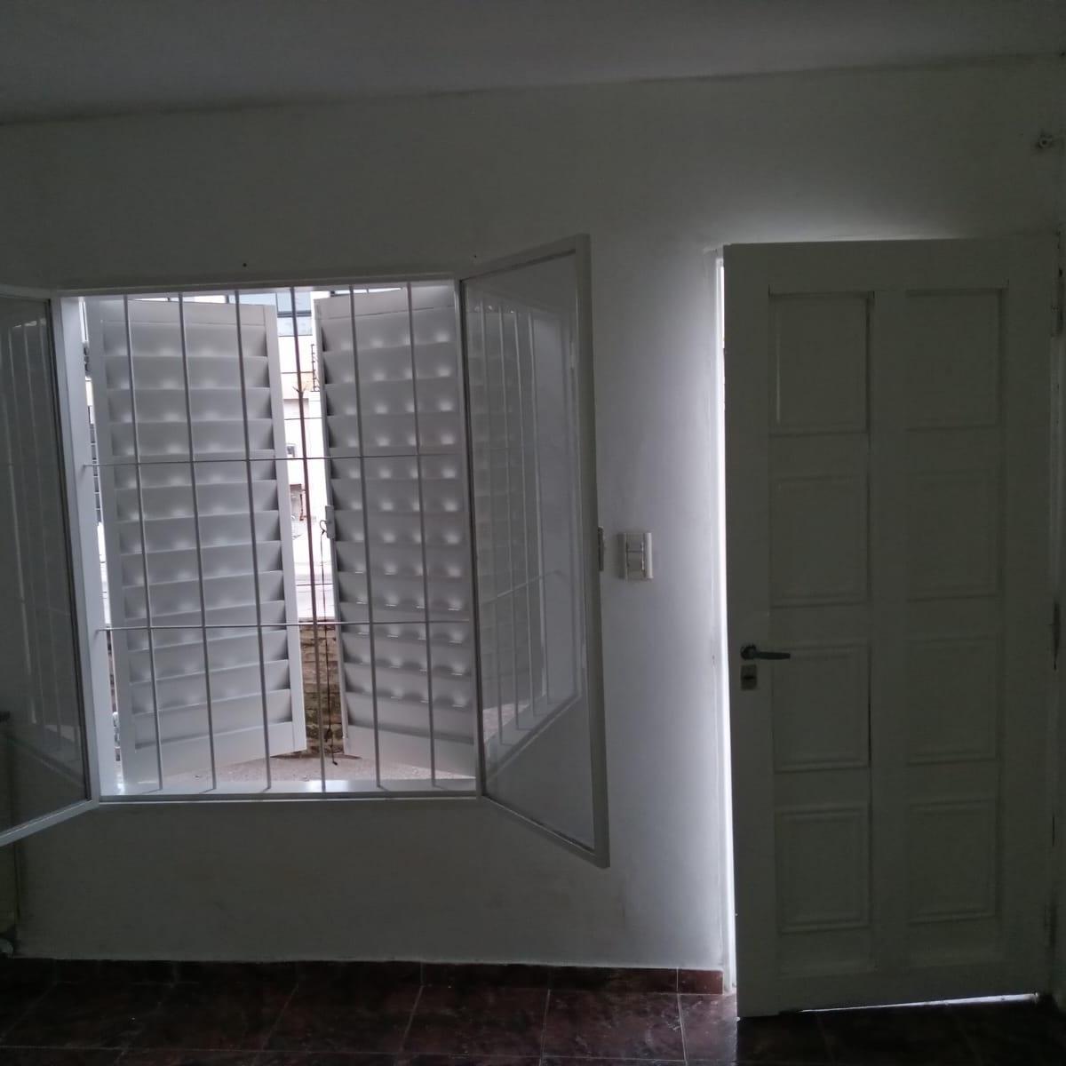 Edificio Comercial en Burzaco de 6 Departamentos de 1 - 2 - 3 Ambientes Muy Bien Ubicados 2