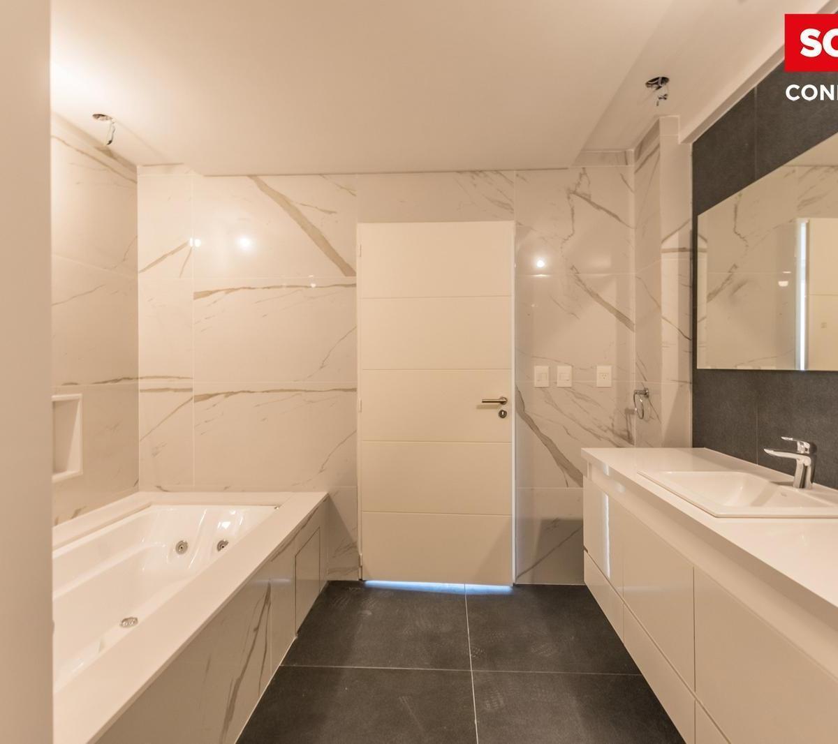 Foto de Departamento en venta de 4 ambientes en Caballito con balcón y patio, imagen 3