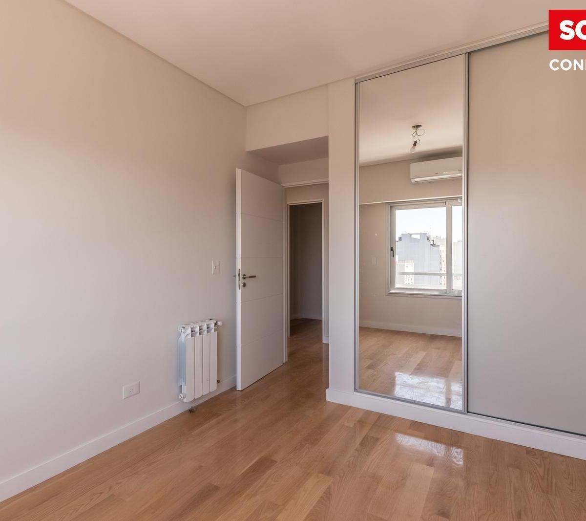 Departamento en Venta de 4 Ambientes en Caballito con Balcón y Patio. Excelente Construcción. 1
