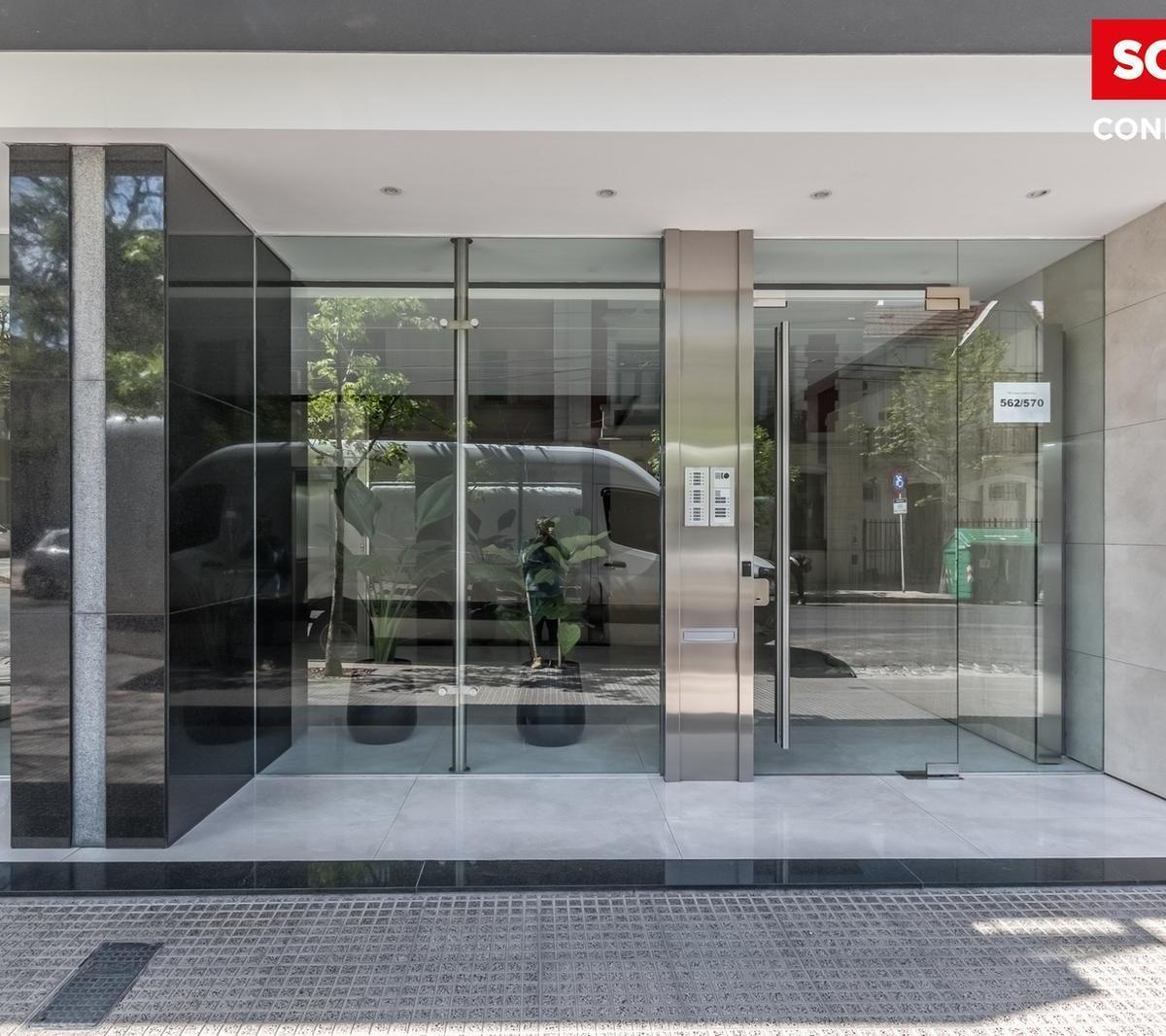 Departamento en Venta de 4 Ambientes en Caballito con Balcón y Patio. Excelente Construcción. 4