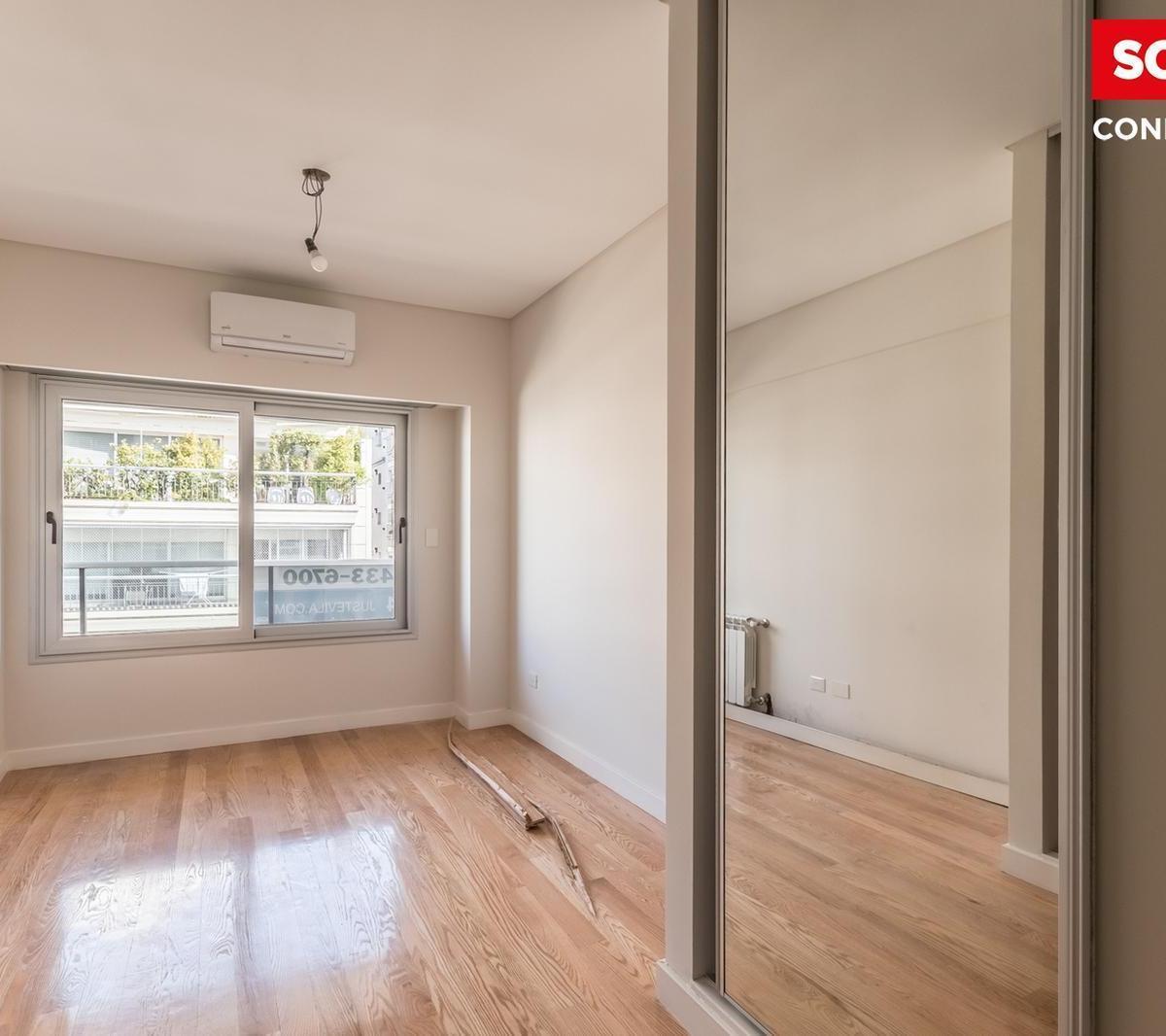 Departamento en Venta de 4 Ambientes Al Frente con Balcón y Patio en Caballito 2