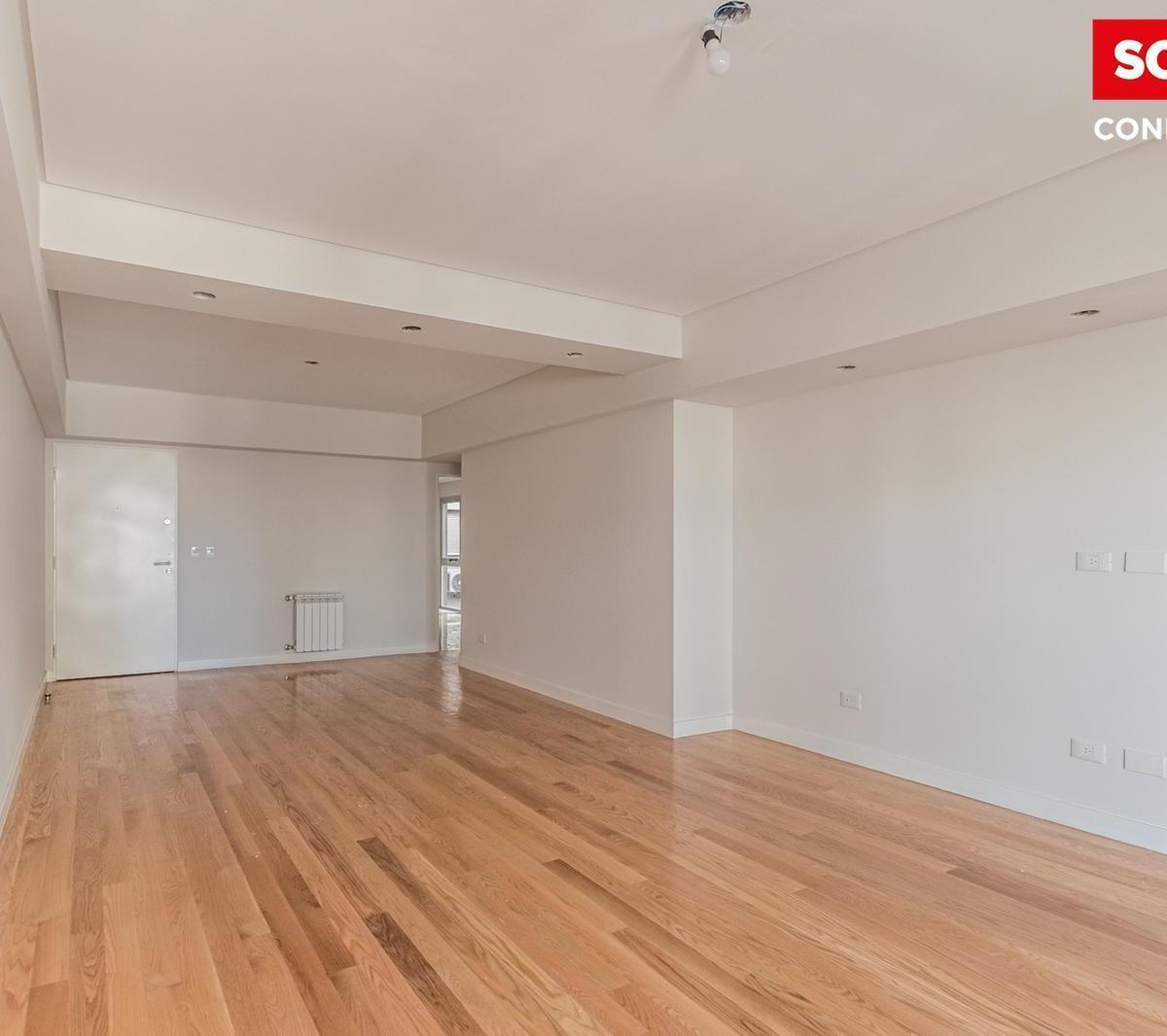 Departamento en Venta de 4 Ambientes Al Contrafrente con Balcón y Patio en Caballito 2