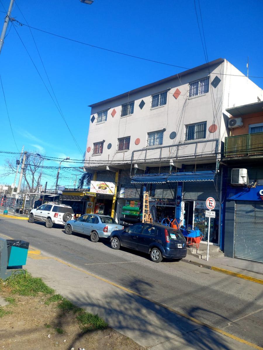Complejo de Departamento y Locales en Williams Morris. 2