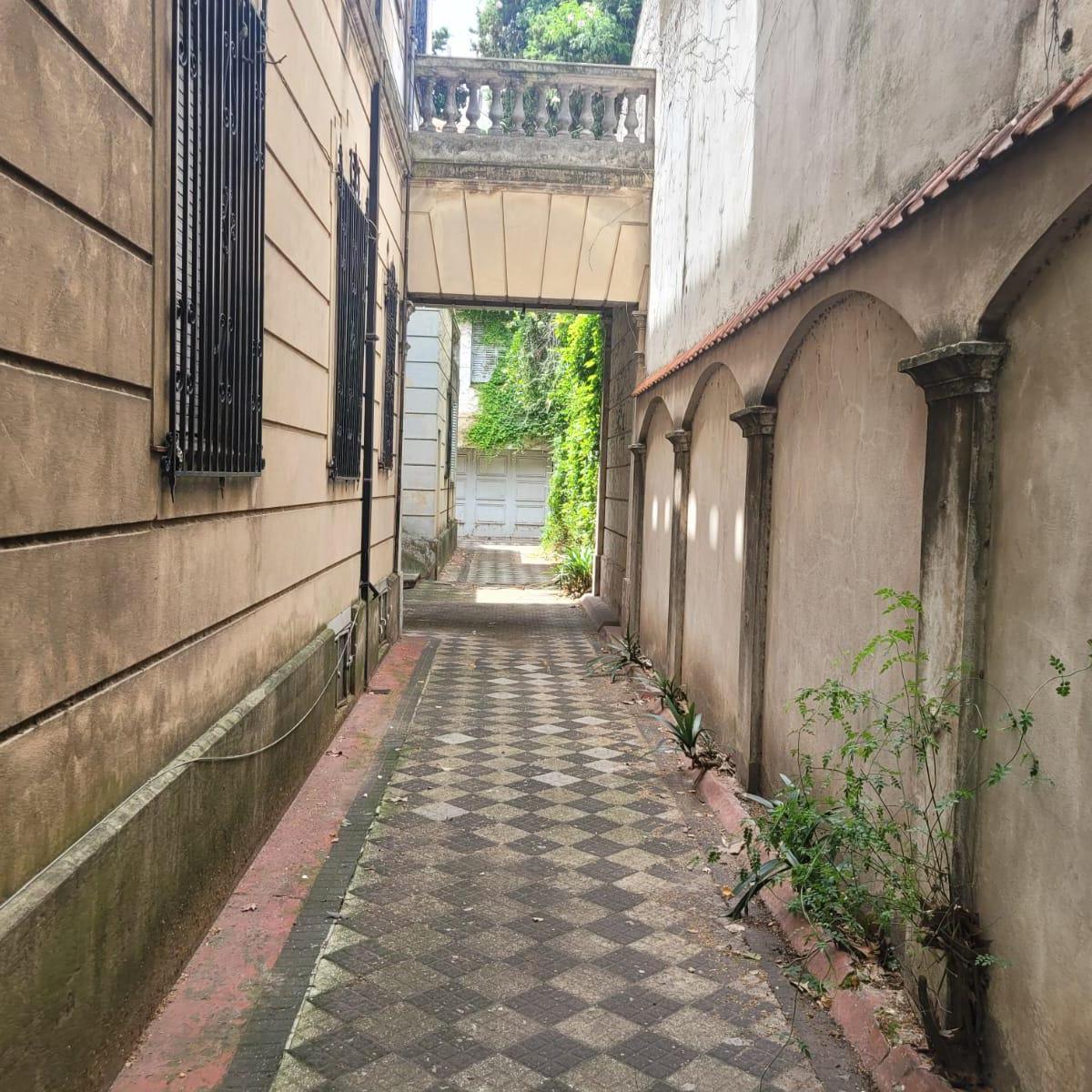 Antigua Casona en Venta a Reciclar| Belgrano R | Av de Los Incas 2