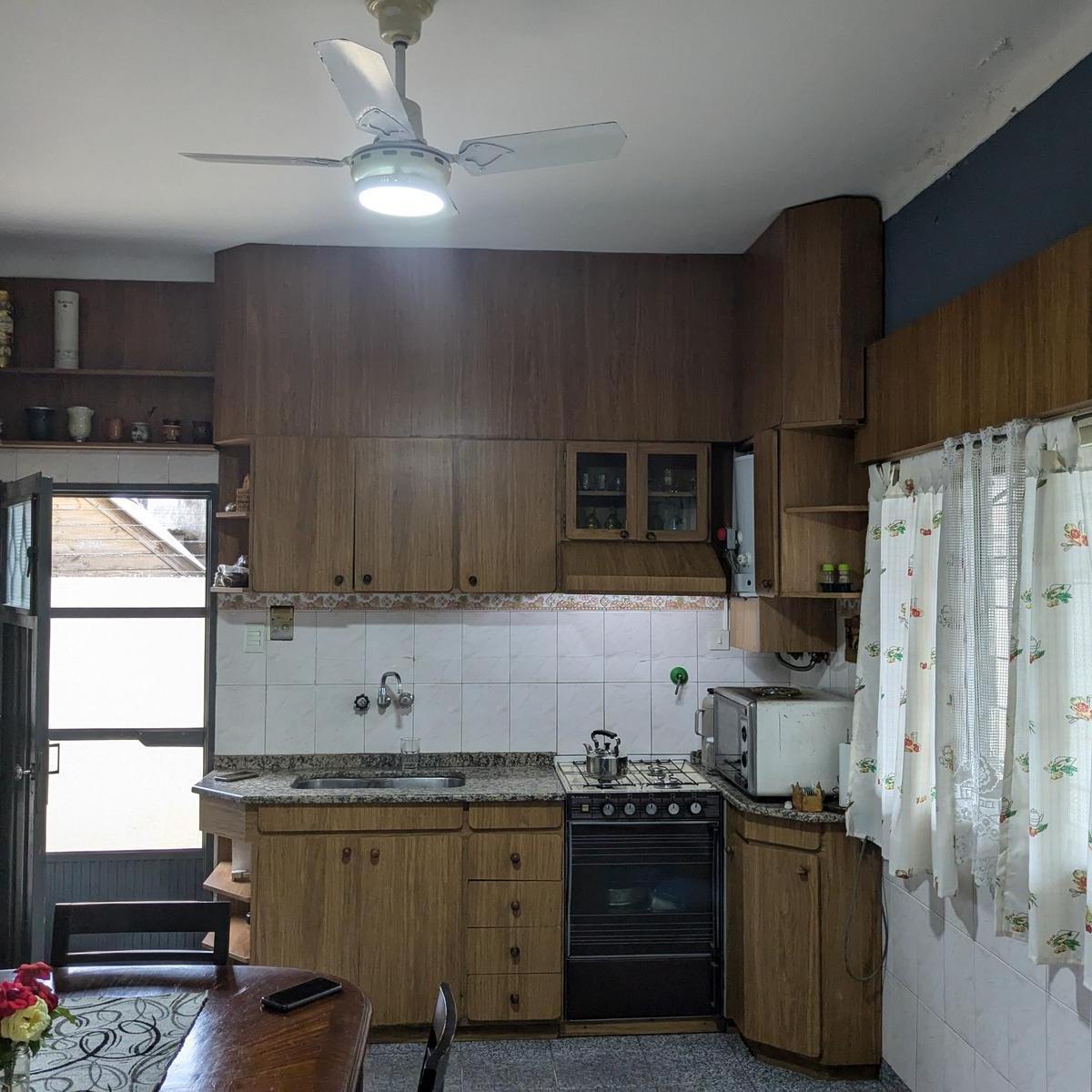 Dos Casas en Una con Amplio Patio y Garage en Venta - Merlo 2