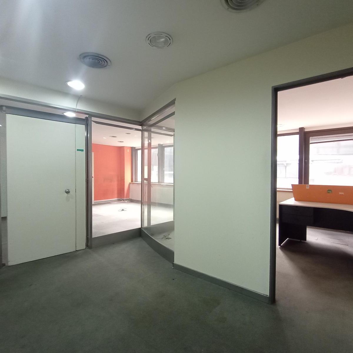 Oficina de 180 m² en Alquiler y Venta con Cocheras - Microcentro 4