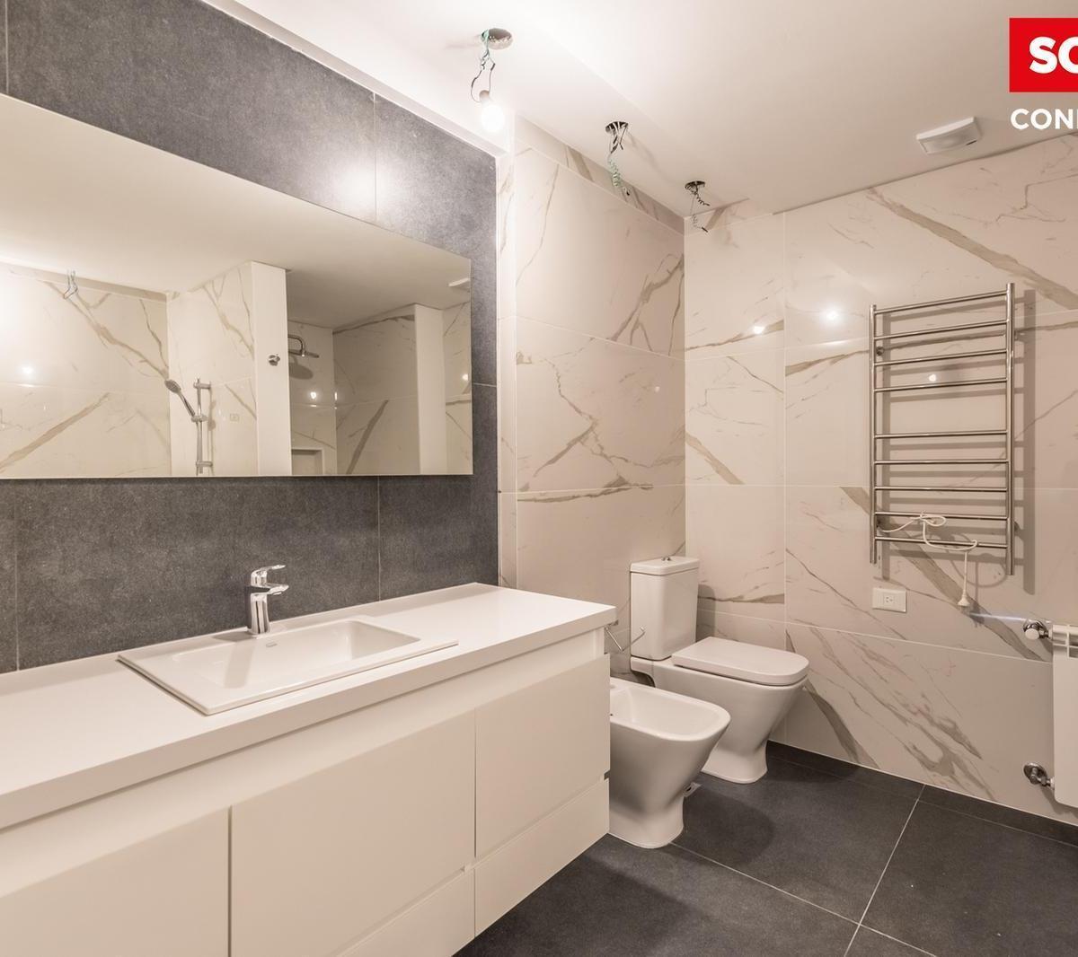Foto de Departamento en venta de 4 ambientes en Caballito con balcón y patio, imagen 2