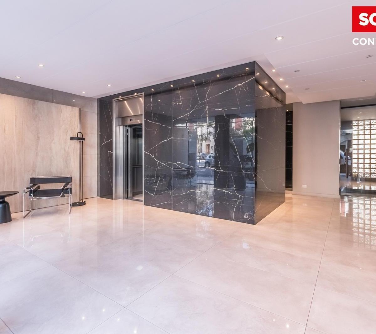 Departamento en Venta de 4 Ambientes en Caballito con Balcón y Patio. Excelente Construcción. 1