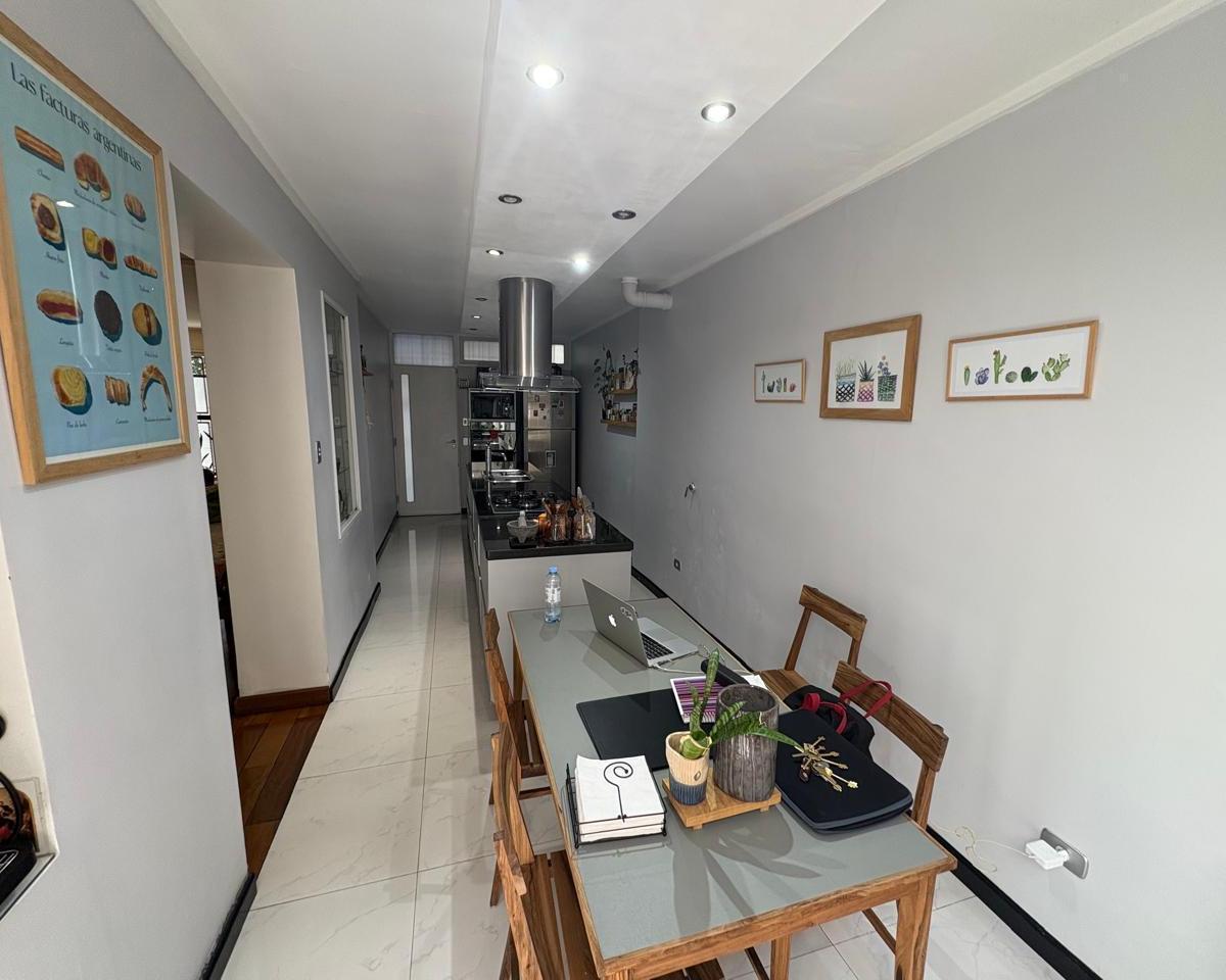 Casa 2 Plantas con Patio en Venta - 4 Ambientes - San Cristobal 3