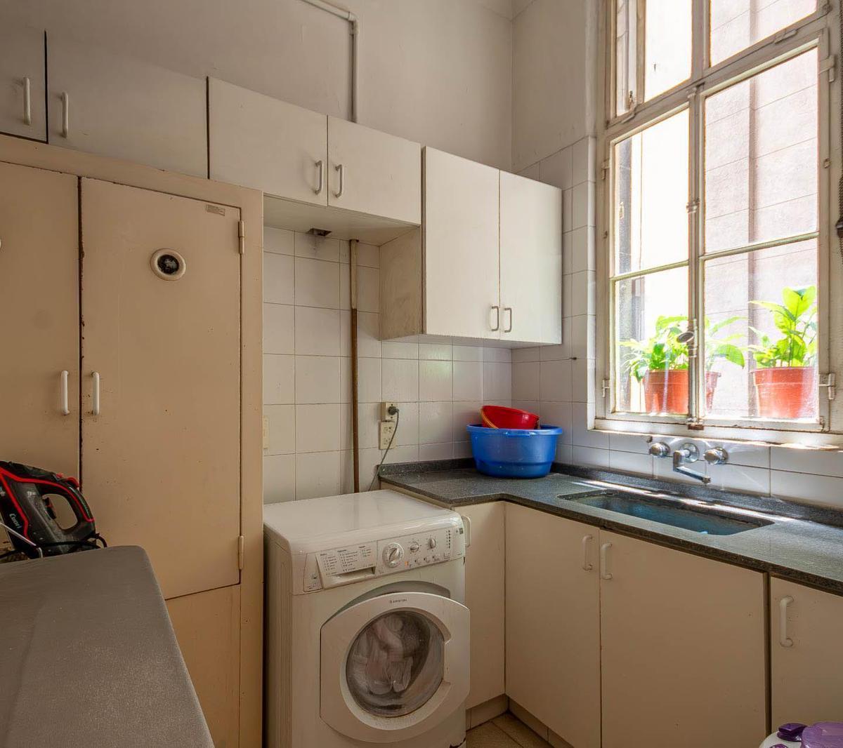 Departamento Estilo Frances - 7 Ambientes - con Cochera - en Venta - Retiro 3