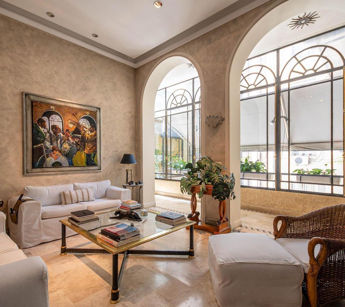 Departamento estilo Frances - 7 ambientes- Con Cochera - en Venta - Retiro