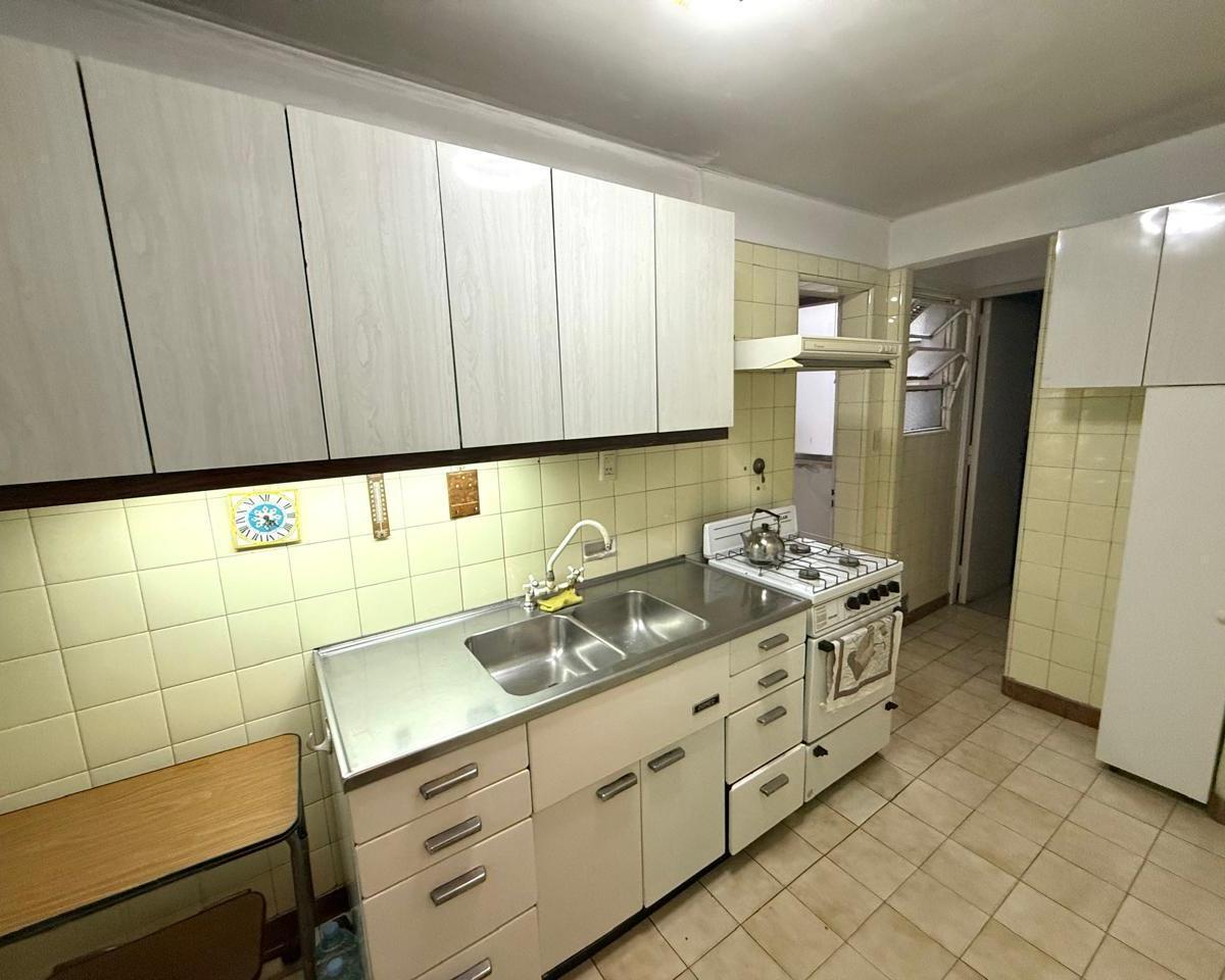 Departamento 3 Ambientes en Venta en Av Belgrano con Balcón y Dependencia en Monserrat 3