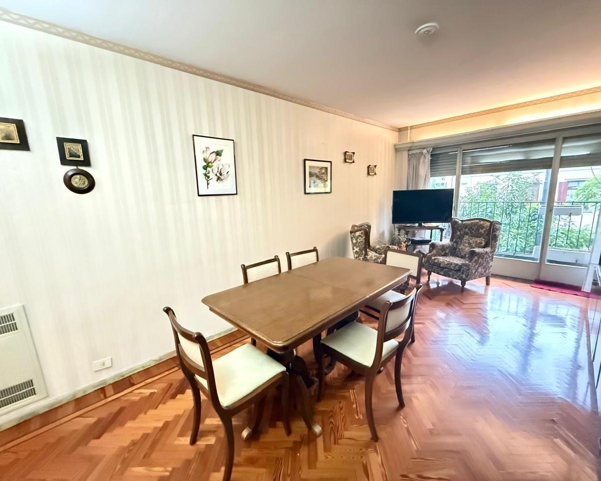 Departamento 3 Ambientes en Venta en Av Belgrano con Balcón y Dependencia en Monserrat 2