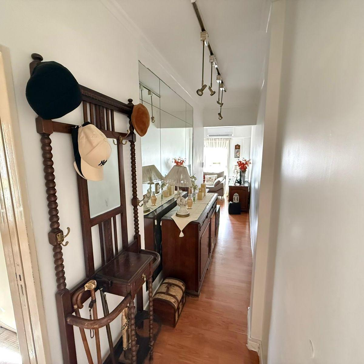 Departamento en Venta 3 Ambientes a 1 Cuadra del Abasto con Balcón 1