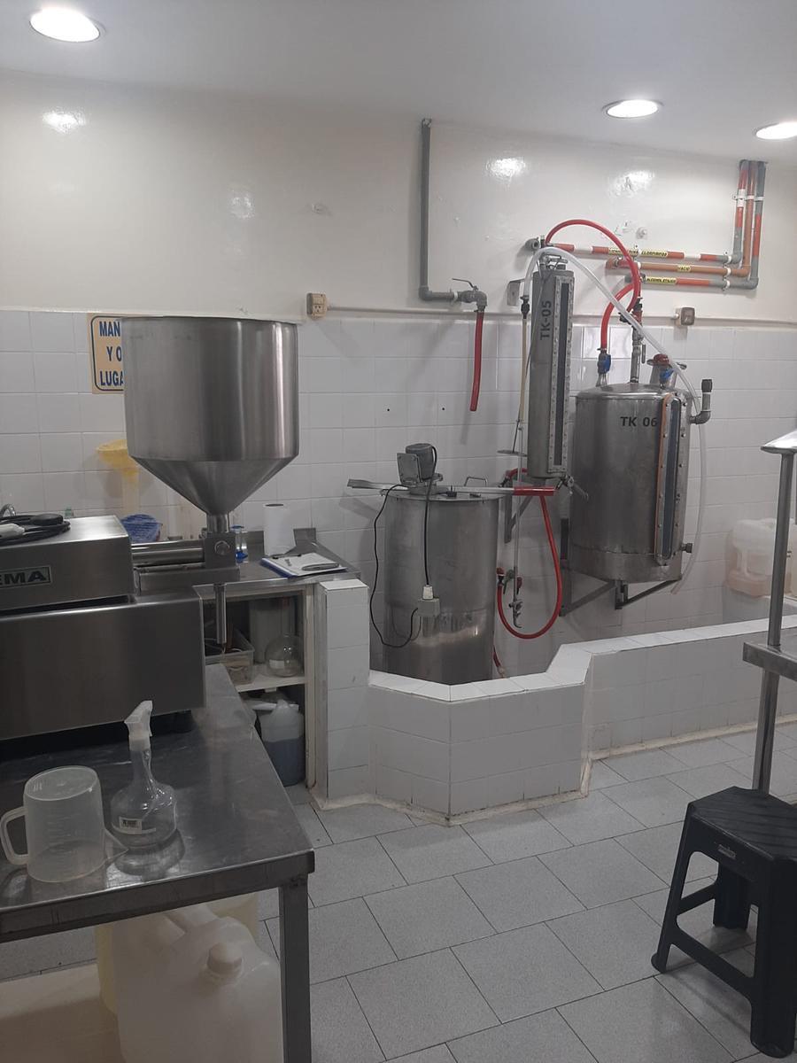 LABORATORIO VETERINARIO BARADERO - 1.700 M2 - En venta