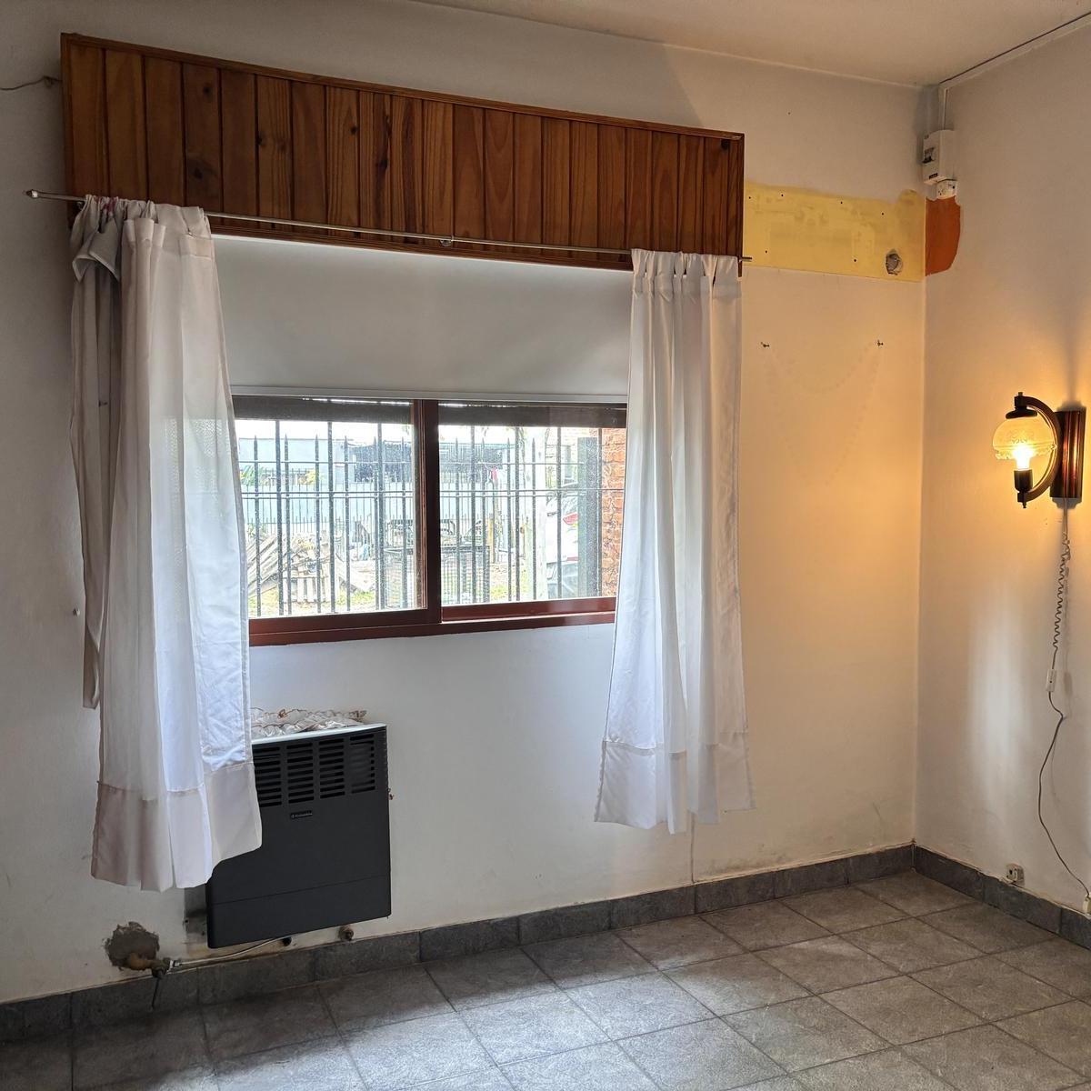 Casa a La Venta con Departamento - San Miguel 1
