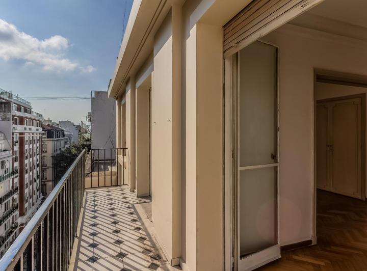 Departamento en Recoleta piso alto balcón 3 dormitorios, escritorio y dependencia estilo francés 3