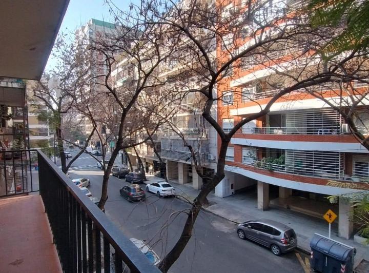 Departamento en  venta de 4 ambientes con dependecia cochera y baulera a refaccionar 1