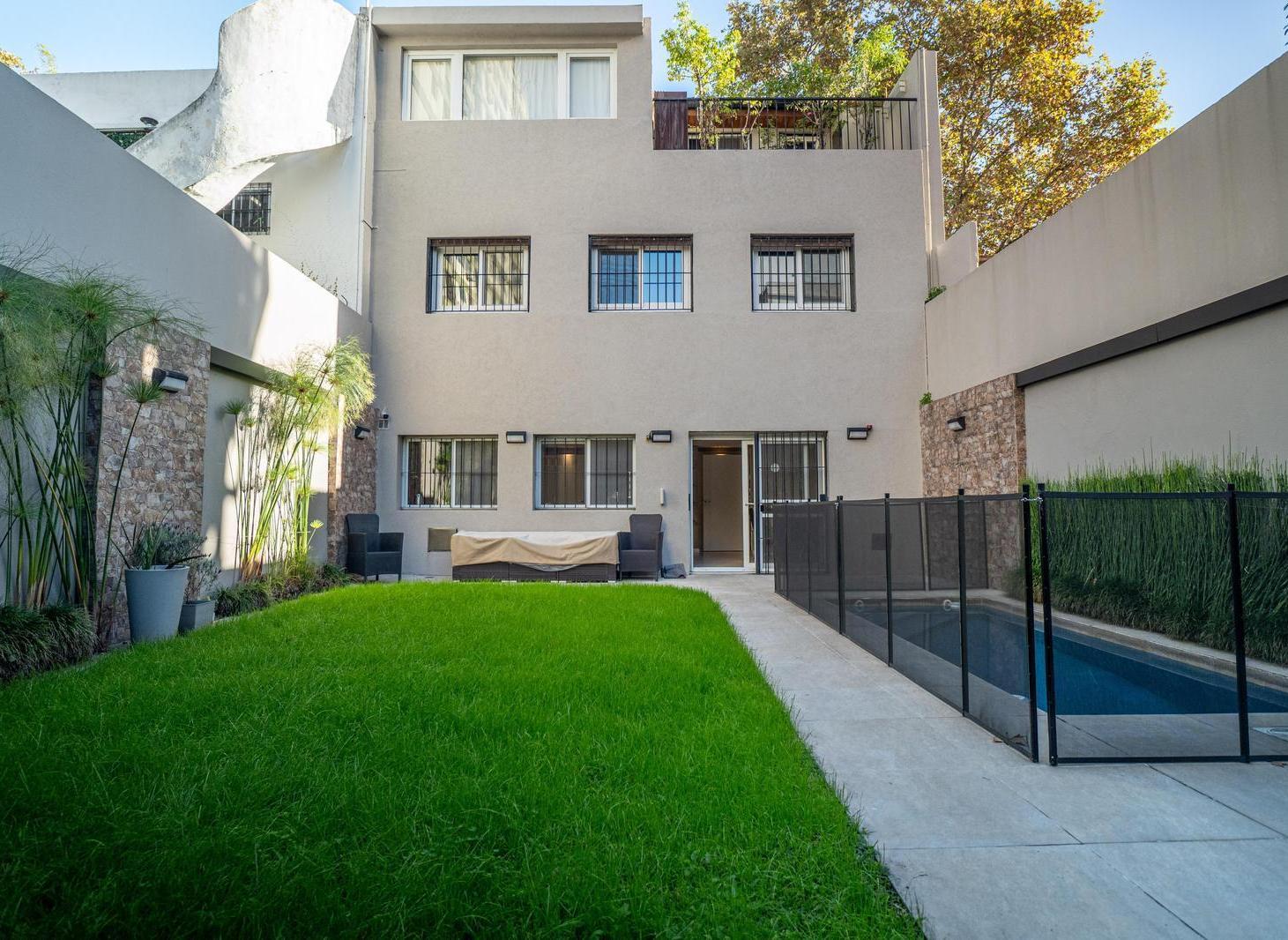 casa de 245m con jardin, pileta, parrilla y 2 cocheras en Nuñez