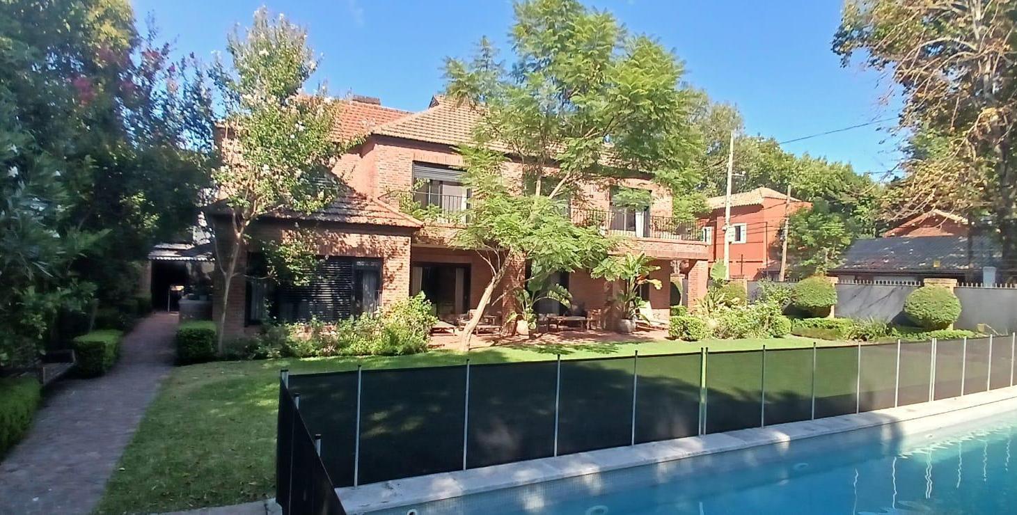 Impecable casa en Venta en el Casco Histórico de San Isidro con jardín y pileta y quincho