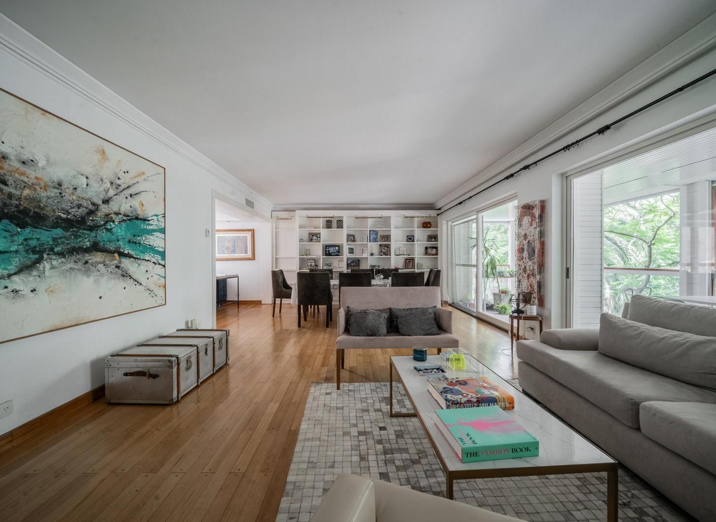 Piso en venta en Torre Aisenson. Belgrano. 4 dorm. Amenities. 2 cocheras. Seguridad 24hs.