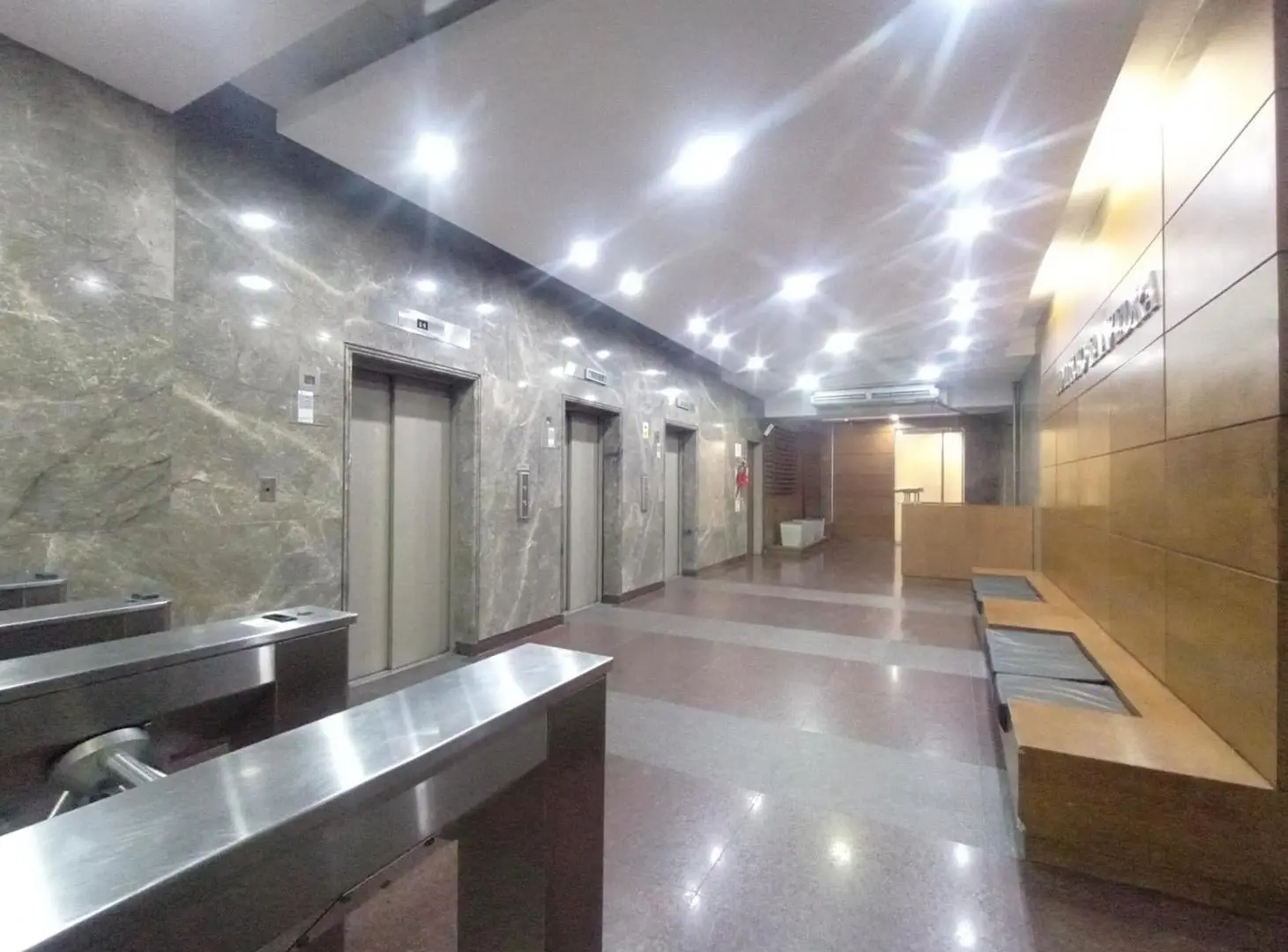 Alquiler de Importante oficina reacondicionada en Microcentro, con cocheras 3