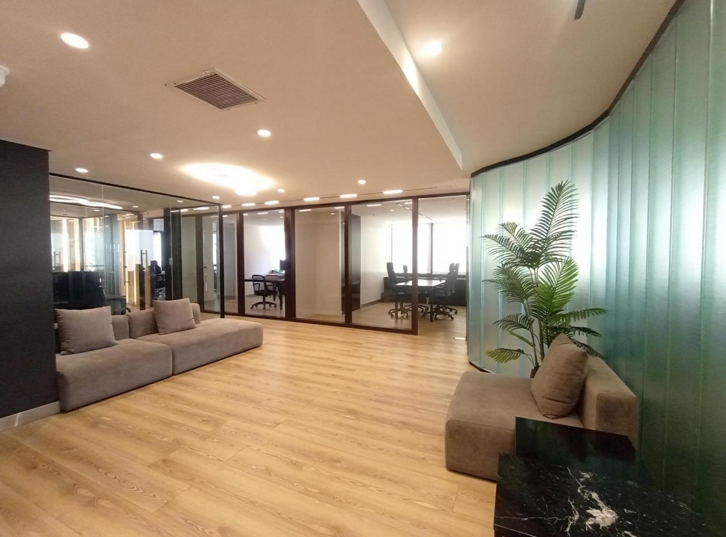 Oficina Premium en alquiler en Torre CHACOFI II, totalmente renovada - Piso alto