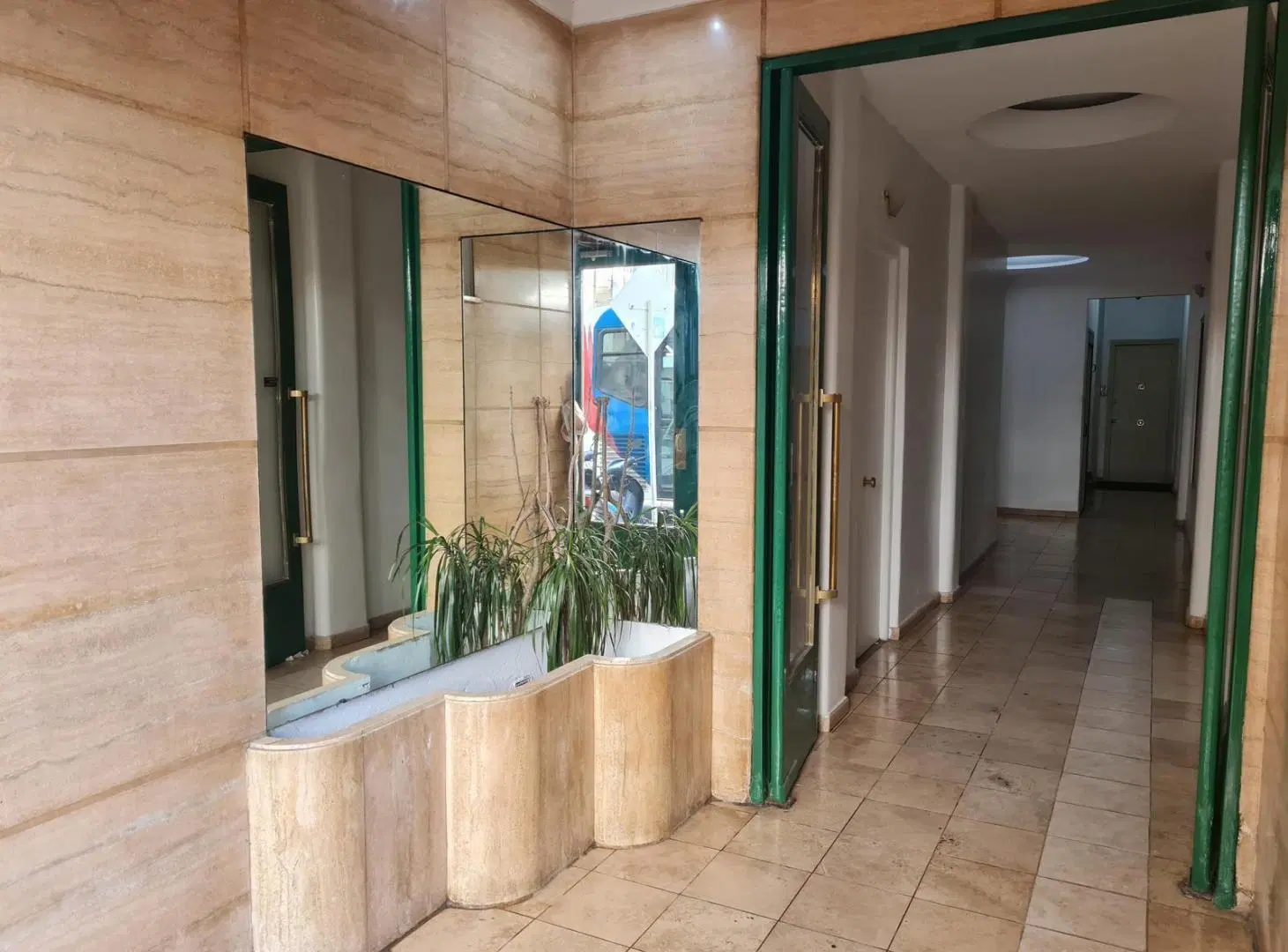 Departamento de 3 Ambientes en  Venta con renta - Balcón - Tribunales 3