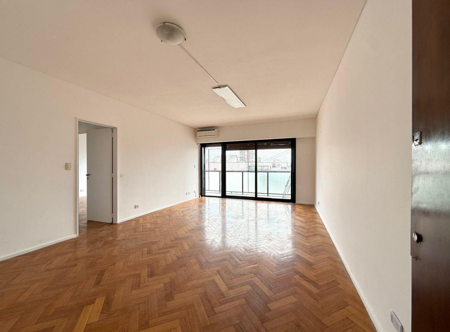Departamento sobre Av. Las Heras con Balcón en Venta - Barrio Norte