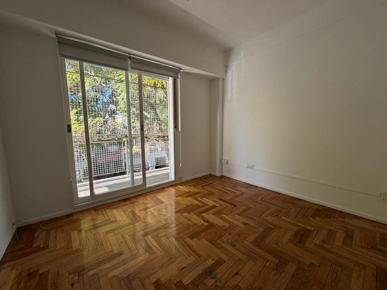 Departamento 3 amb. al frente con balcon y cochera en Villa Urquiza 4