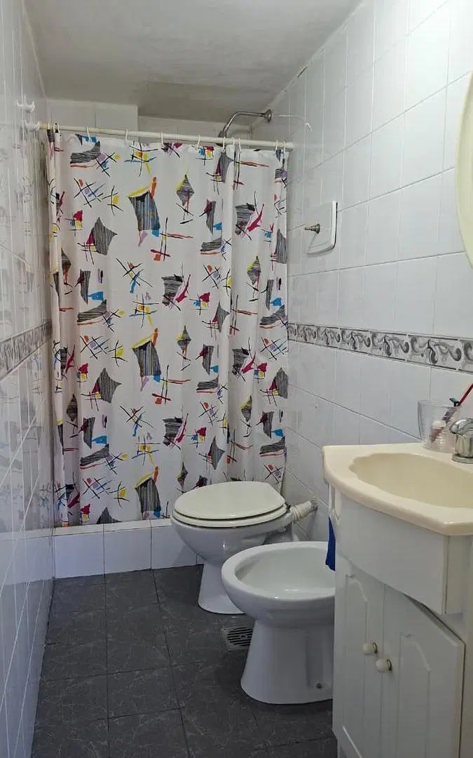 Venta Casa-6 Ambientes- Apto Credito-Jardín-Pileta-Quincho-Garaje cubierto 2