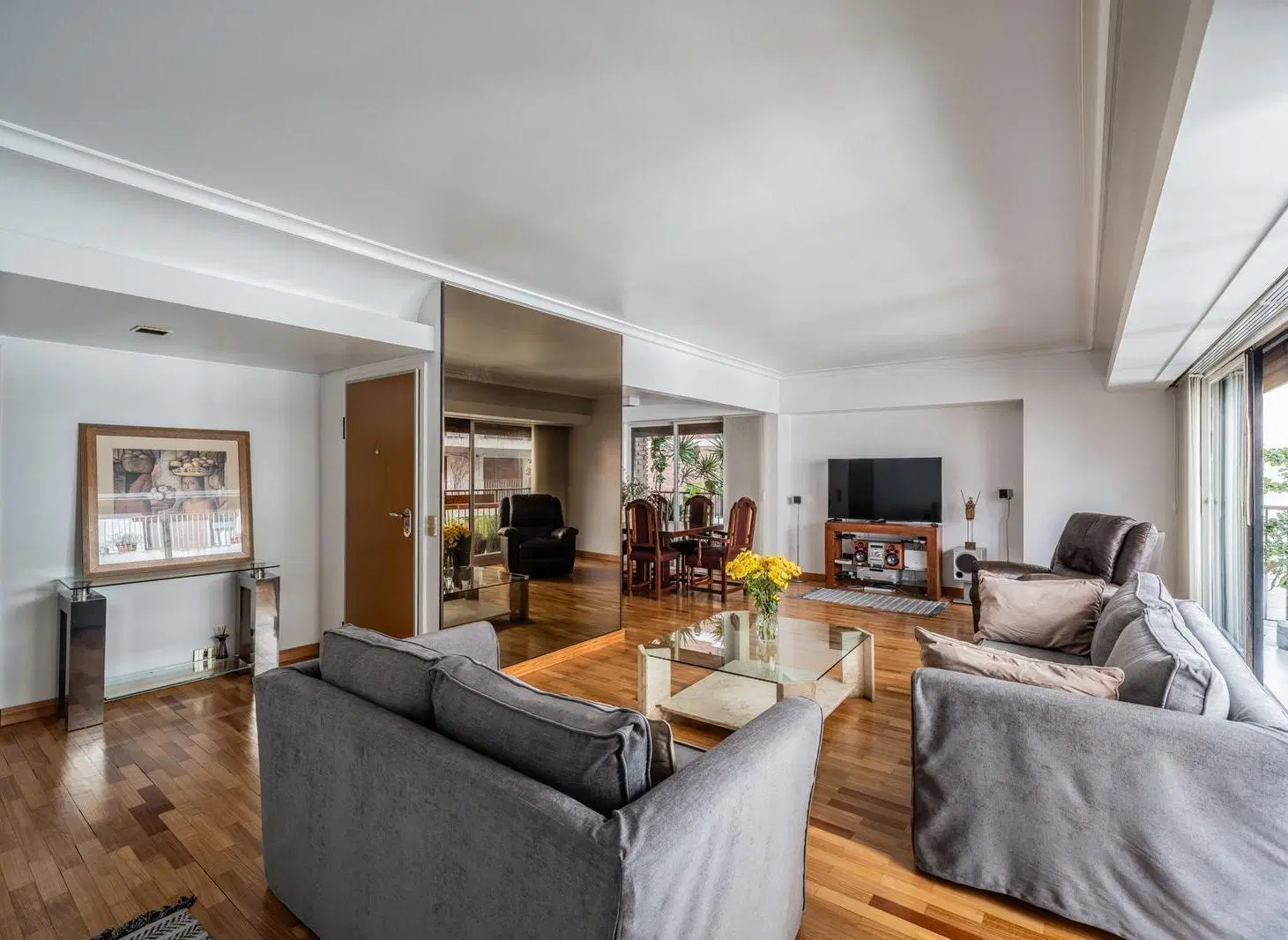 Venta Departamento Barrancas de Belgrano piso alto torre 5 ambientes cochera baulera 5