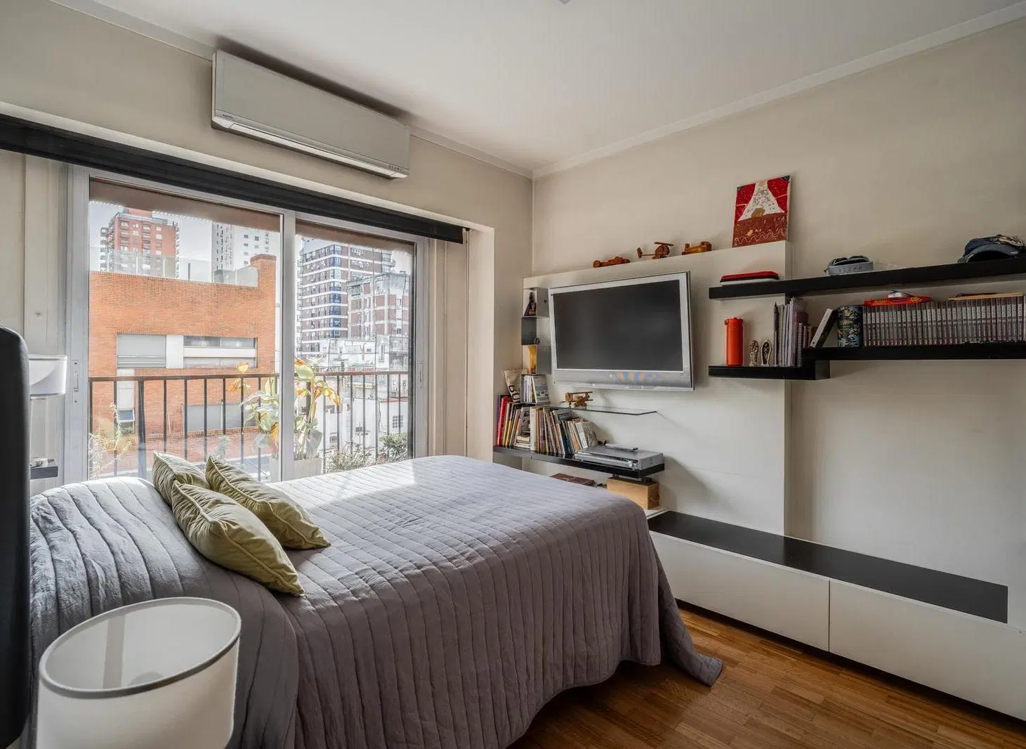 Venta Departamento Barrancas de Belgrano piso alto torre 5 ambientes cochera baulera 4