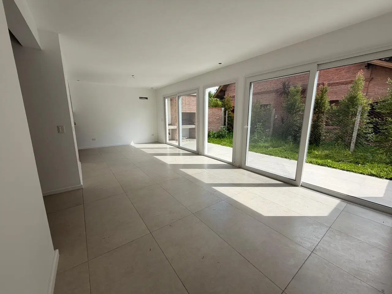 Venta de casa a estrenar de 5 ambientes en Las Lomas de San Isidro, en barrio cerrado sin expensas. 4