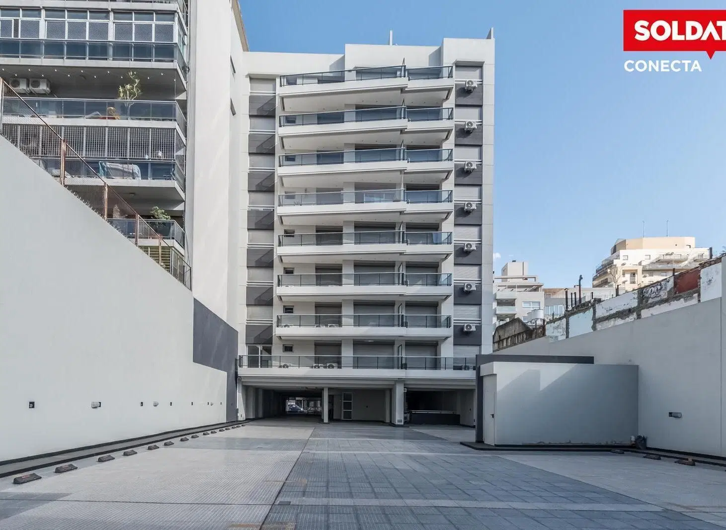 Departamento en  venta de 2 ambientes al contrafrente con balcón y patio en Caballito 5