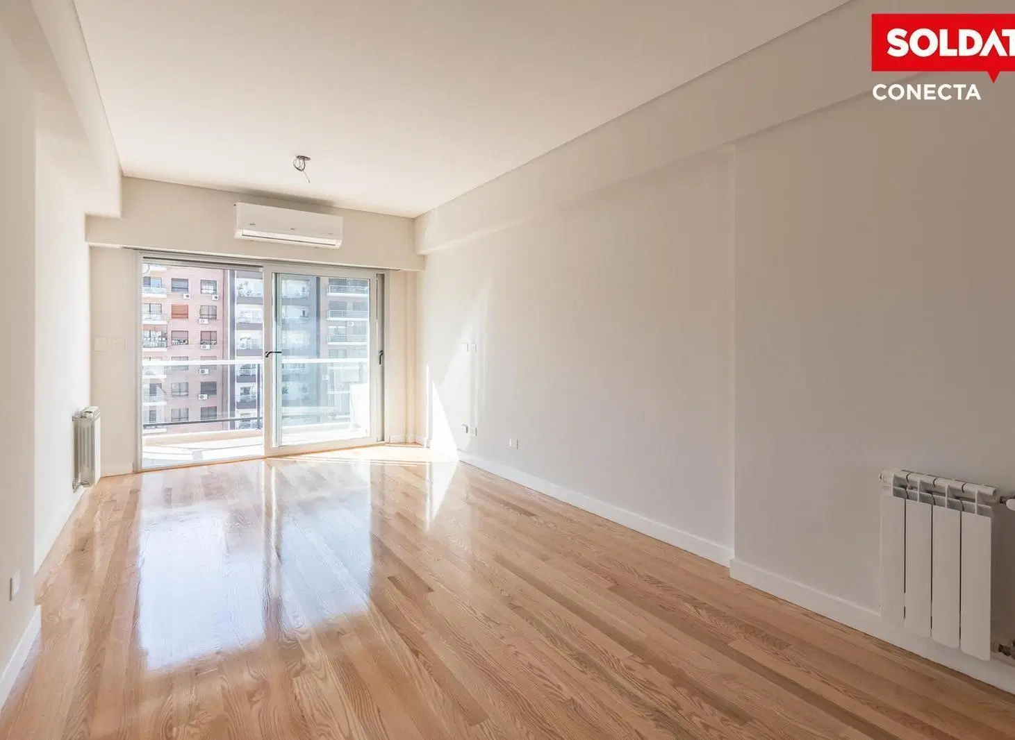 Departamento en  venta de 2 ambientes al contrafrente con balcón y patio en Caballito 3