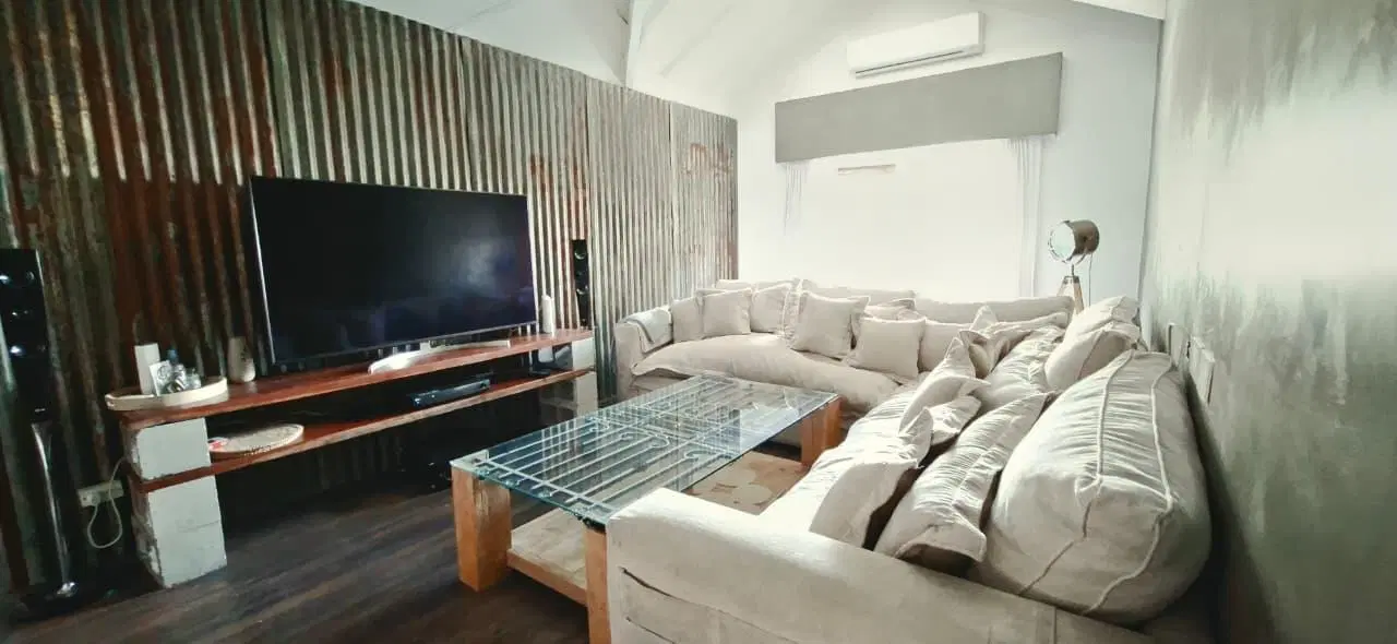 Casa en Venta de 6 Dormitorios Pileta, Jardin y Quincho - Cochera cubierta - Punta Chica - Victoria 4