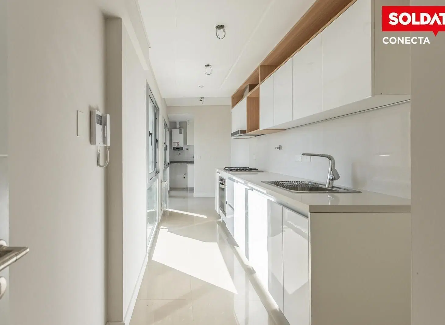 Departamento en  venta de 3 ambientes al frente con balcón y patio en Caballito 3