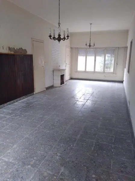 Casa en venta de  2 Plantas con Jardin, Quincho, Garage, Balcon y Terraza - Banfield 8