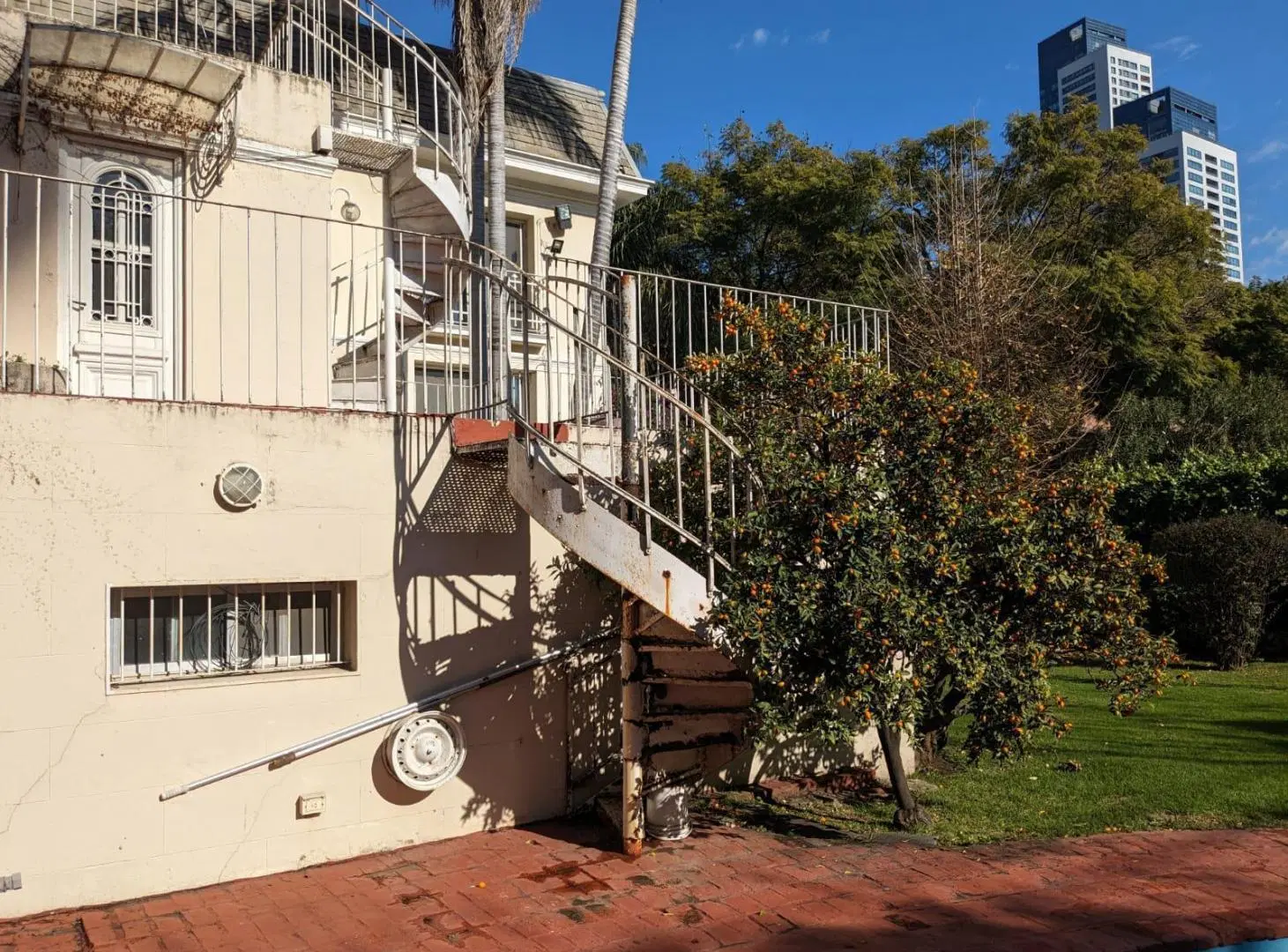 Terreno con Casa de 4 plantas Pileta y Parilla en Venta - Barrio Parque - Palermo 5