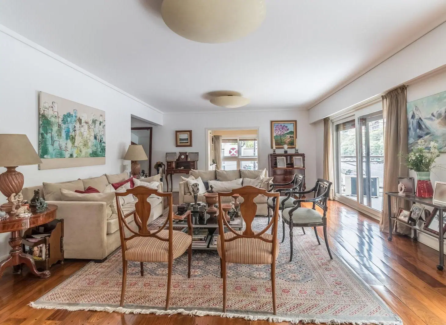 Excelente Departamento en Palermo Chico con 4 dormitorios y balcón. 2