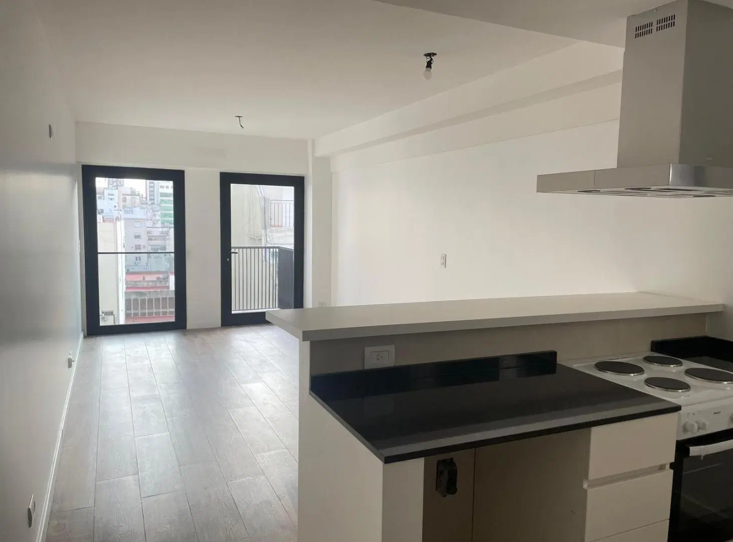 Depto. Monoambiente piso alto en Venta con Renta - Esmeralda Suites - Retiro - Plaza San Martin 2