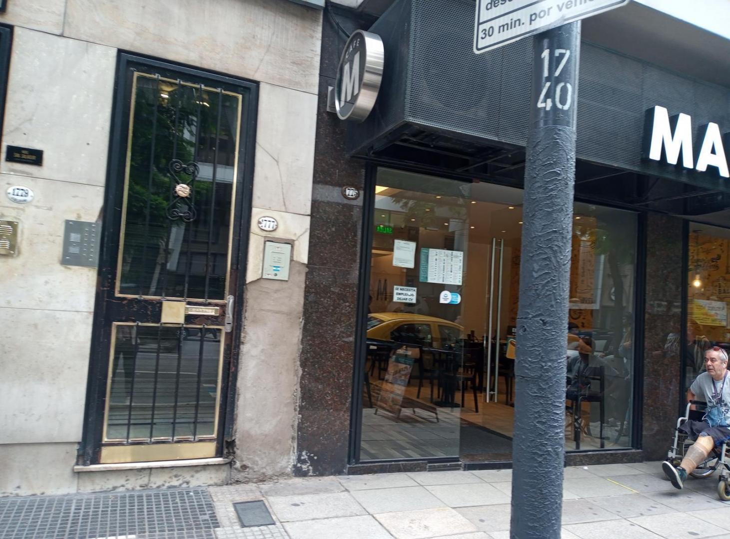 Foto de Venta Departamento amoblado en Av. Belgrano 1700. Barrio de Monserrat. Bajas expensas, imagen 2