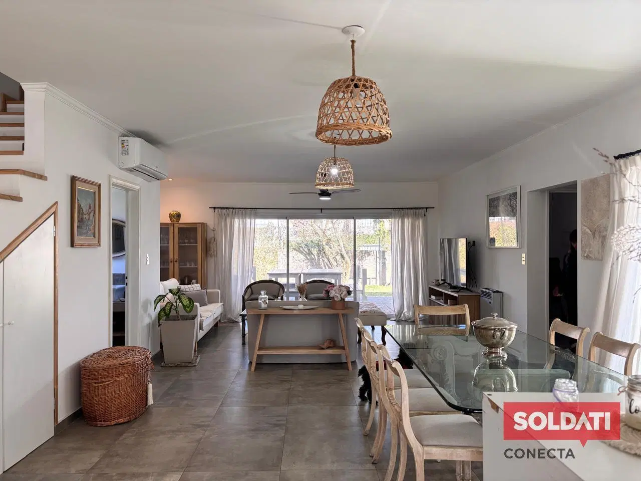 Venta casa Bella Vista, barrio con portón 2