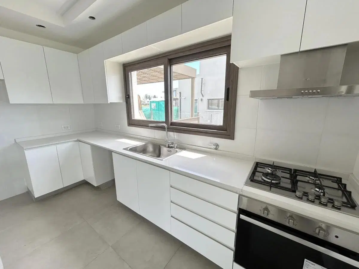 Casa a estrenar en Barrio Cerrado Santa Ana, lote a la laguna con pileta . Villanueva, Tigre. 2